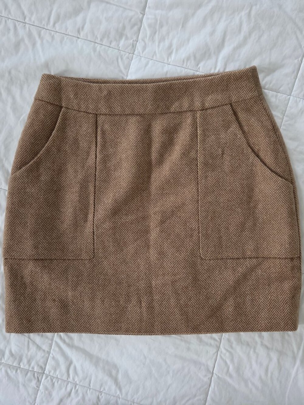 Mini Skirt Wool with lining side zip and patch pockets